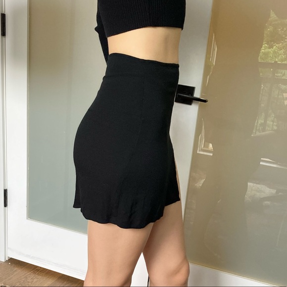 Reformation Black Mini Skirt with Side Slit - Picture 1 of 6